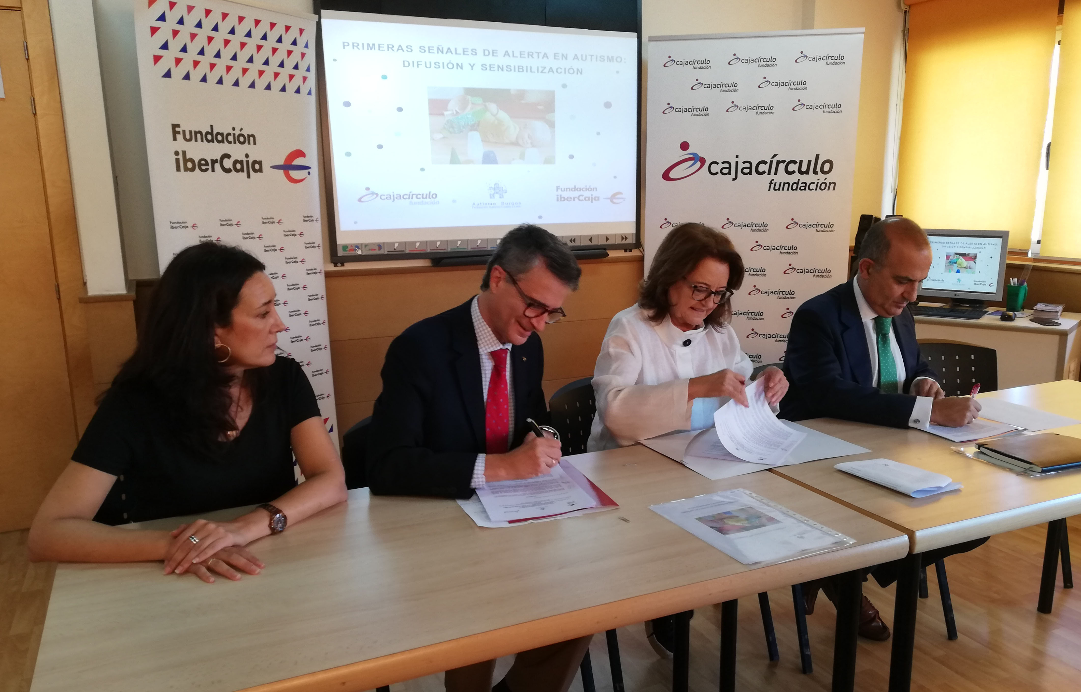 Fundación Cajacírculo y Fundación Ibercaja firman convenio de colaboración con Autismo Burgos